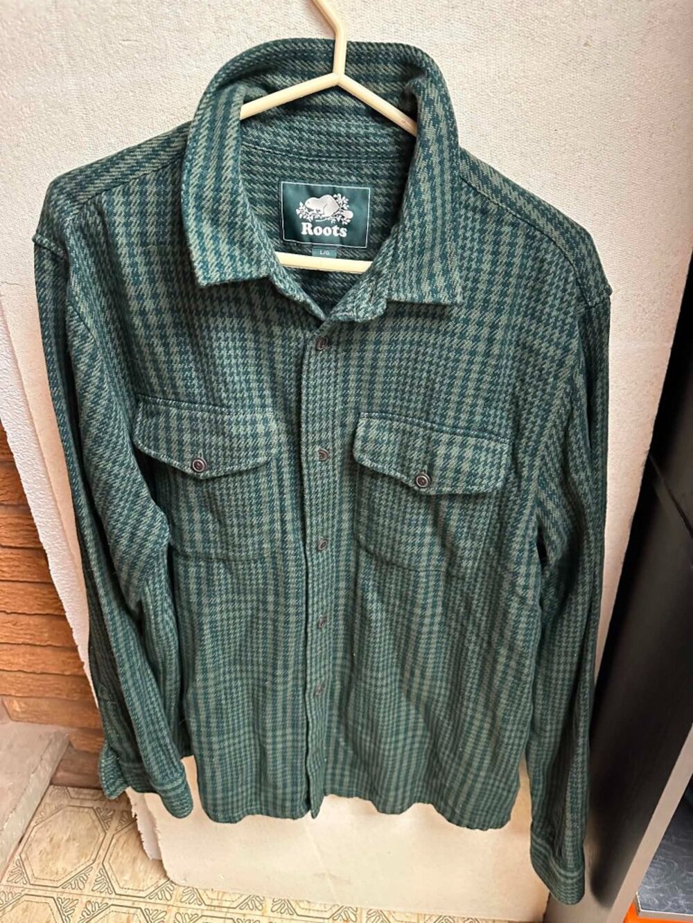 Roots long-sleeve button-down flannel shirt
